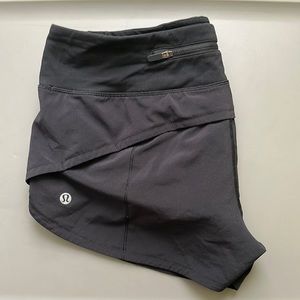 Lululemon speed up shorts size 6 Black 2.5 inseam